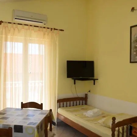 Dana Apartment *