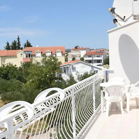 Dana Appartamento Srima