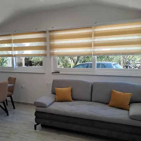 Dana Appartamento Srima