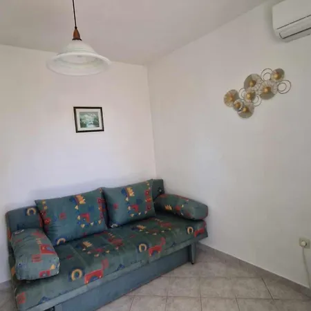 Dana Appartamento Srima