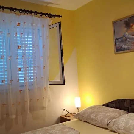 Dana Apartment *